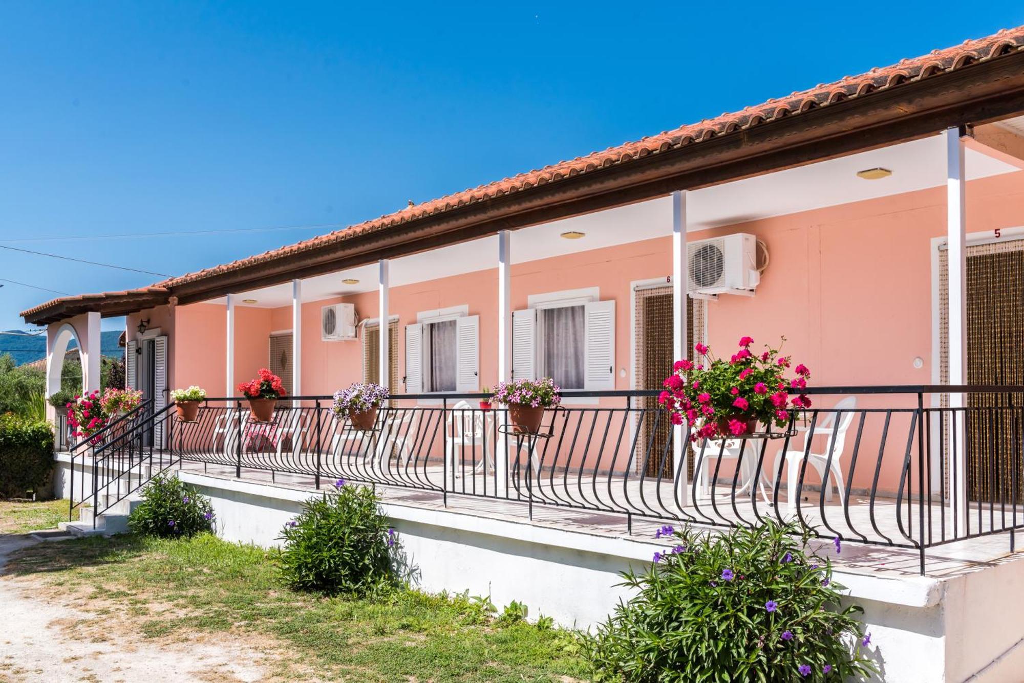 Roussa'S Apartments Laganas Exterior photo