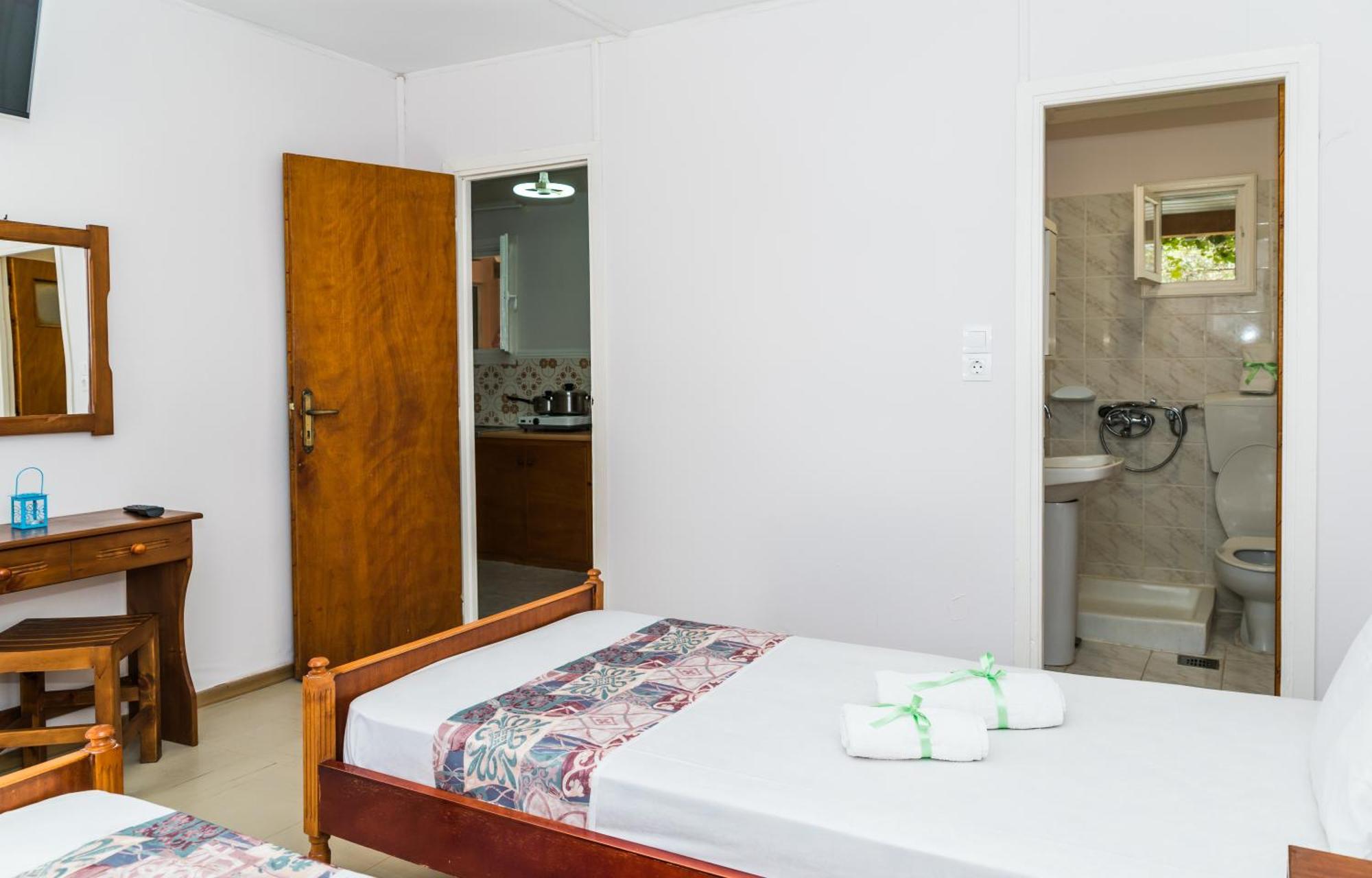 Roussa'S Apartments Laganas Exterior photo