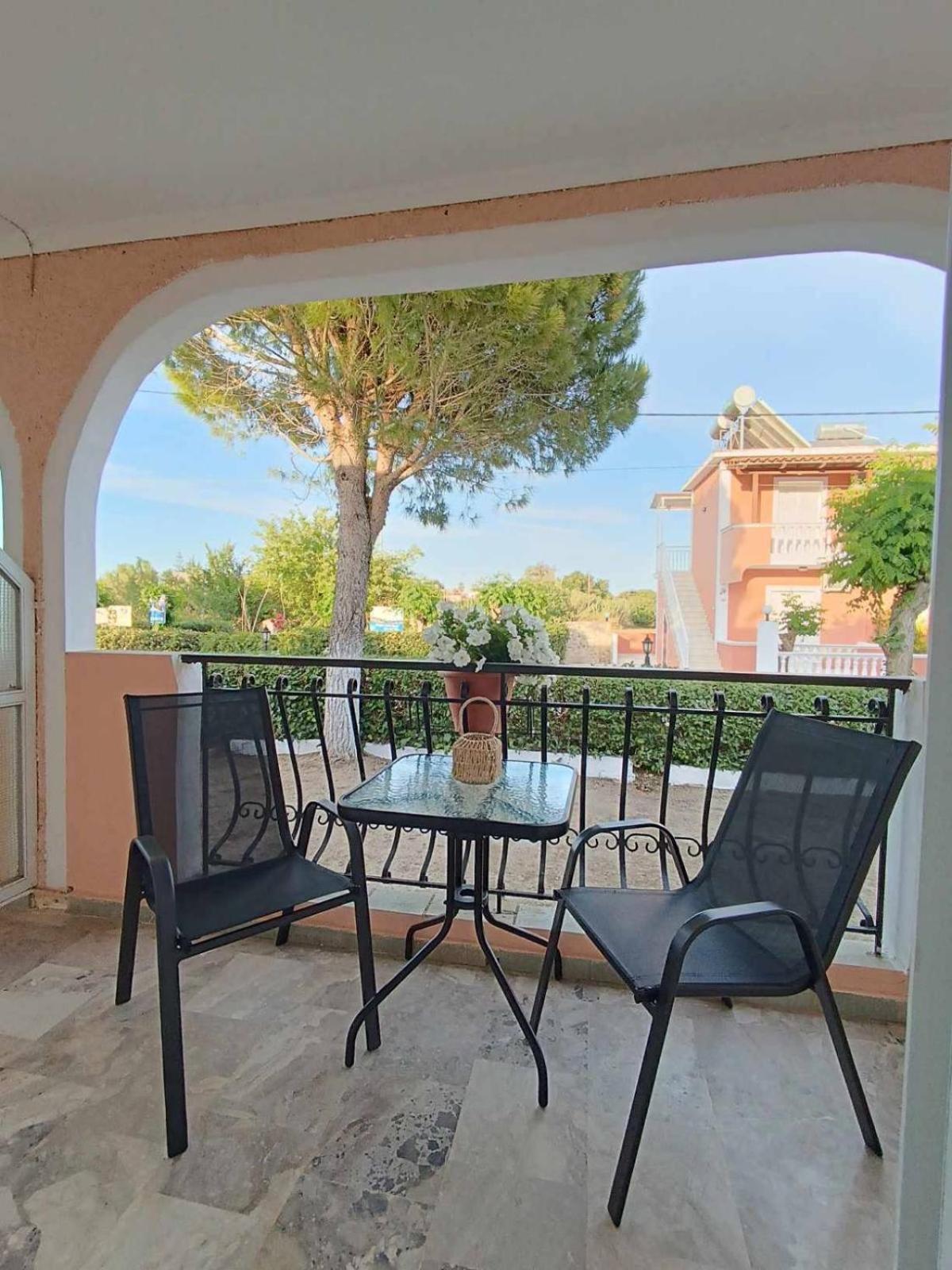 Roussa'S Apartments Laganas Exterior photo
