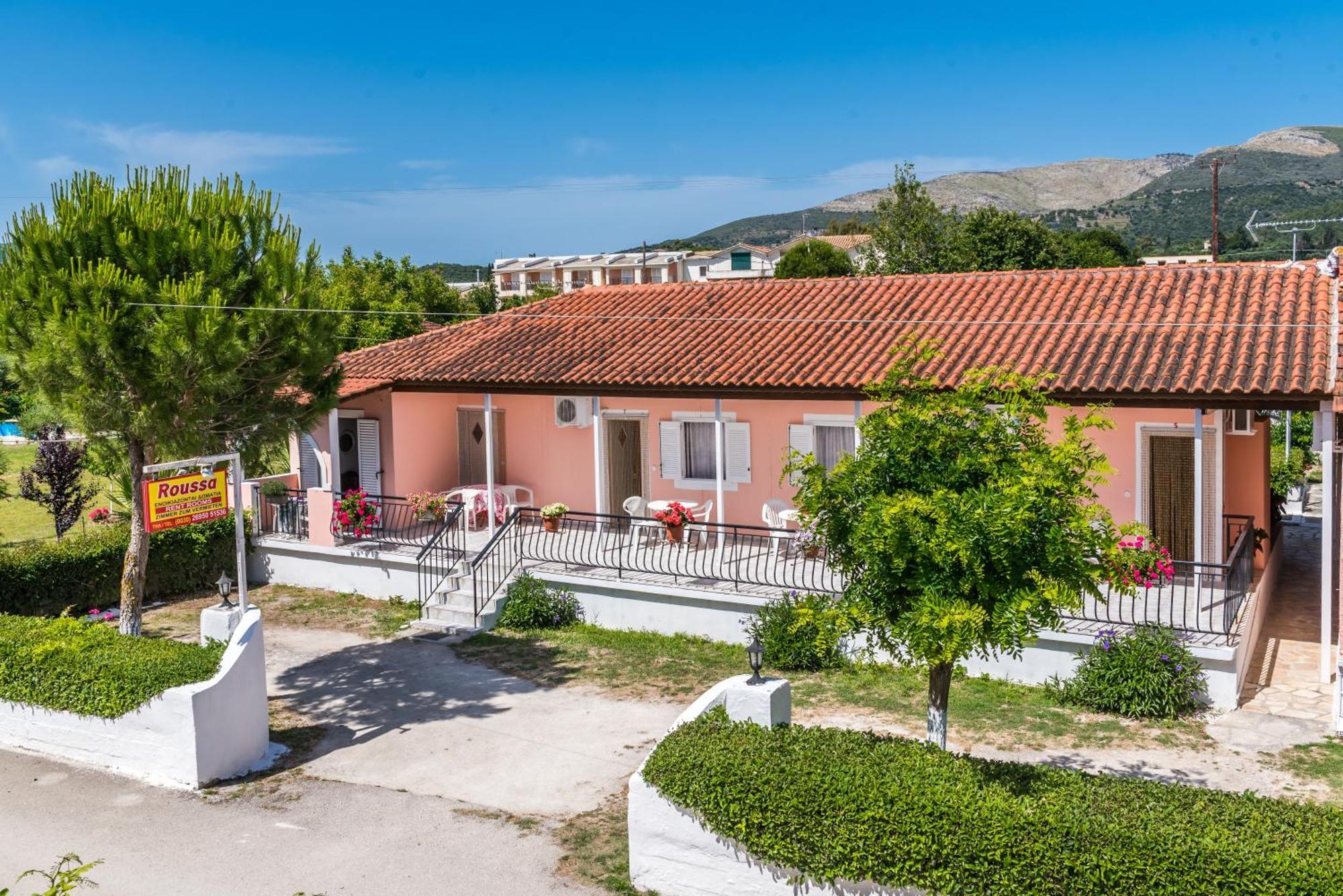 Roussa'S Apartments Laganas Exterior photo