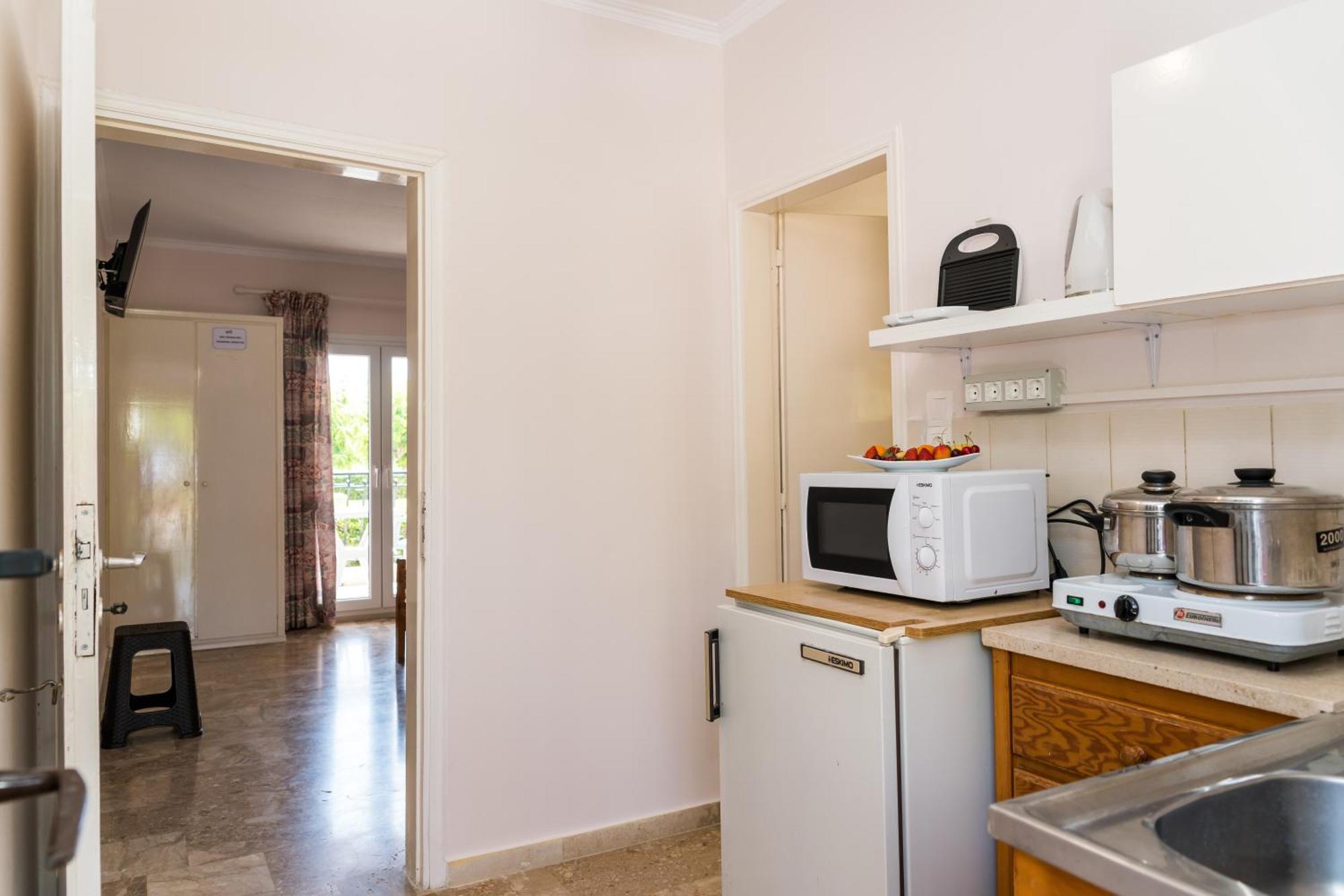 Roussa'S Apartments Laganas Exterior photo